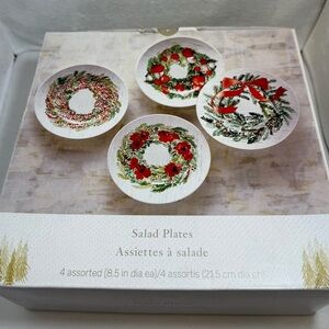 Festive Set Of 4 Retired Pier 1
“WREATHS” 8.5" Porcelain Salad Plates